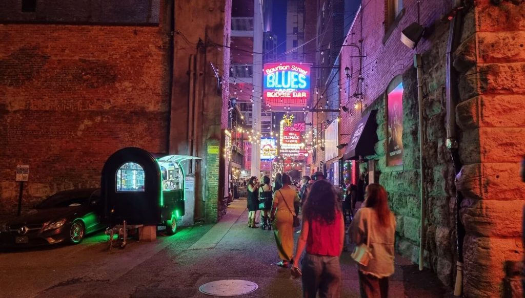 Printers alley is de leukste plek in het centrum van Nashville