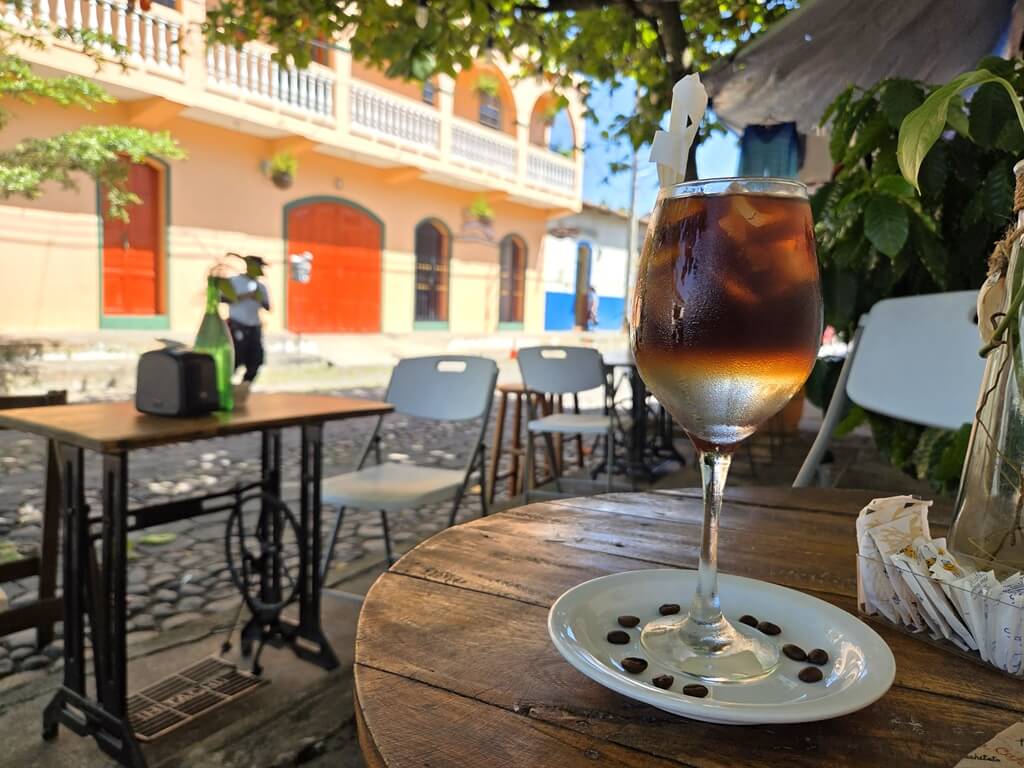 De verfrissende espresso tonic