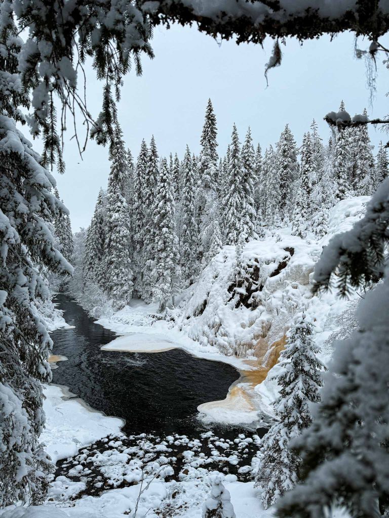 Sprookjesachtig rondom de Hepoköngäs waterval