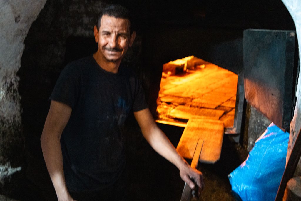 Bakker in de medina van Fez