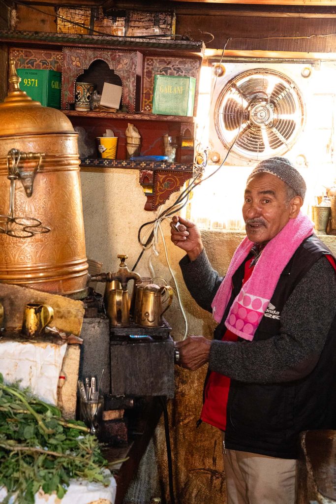 Thee drinken bij Abdul in de medina van Fez