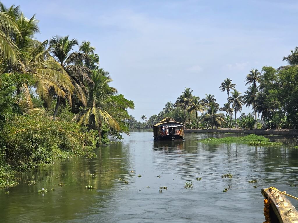 De backwaters van Kerala zijn een populaire attarctie in India