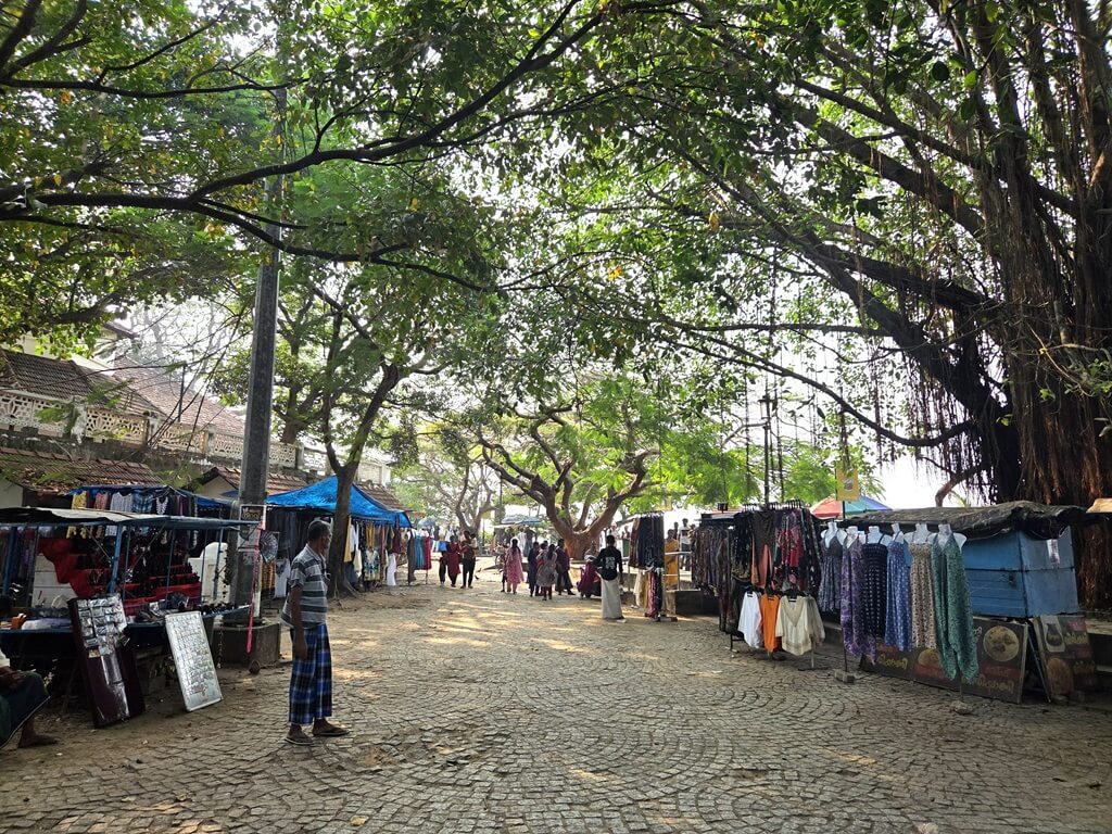 De promenade in Kochi is vaak gezellig druk