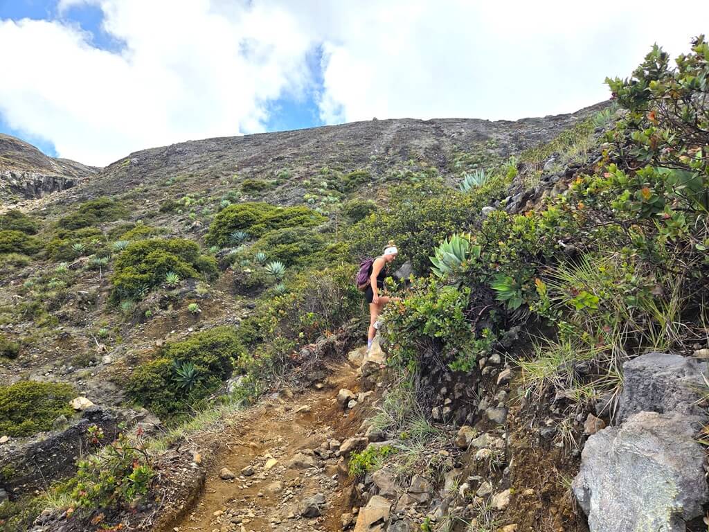 Het is een gestage klim richting de top van de Santa Ana vulkaan in El Salvador