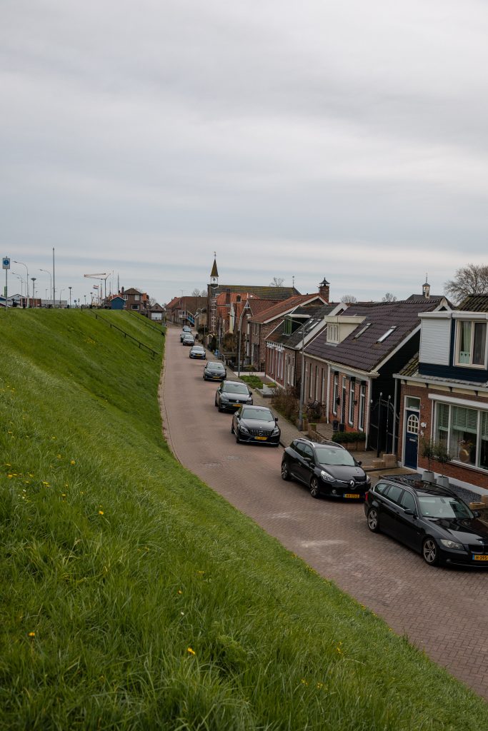 De dijk langs de Oosterschelde