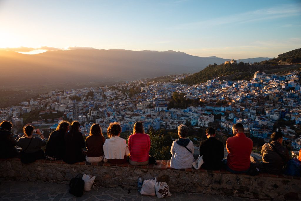 Uitzicht bij de Spaanse Moskee op de zonsondergang in Chefchaouen