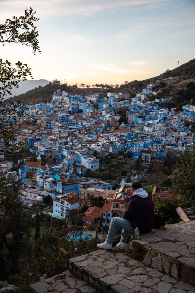 Op weg naar de Spaanse Moskee voor de zonsondergang in Chefchaouen