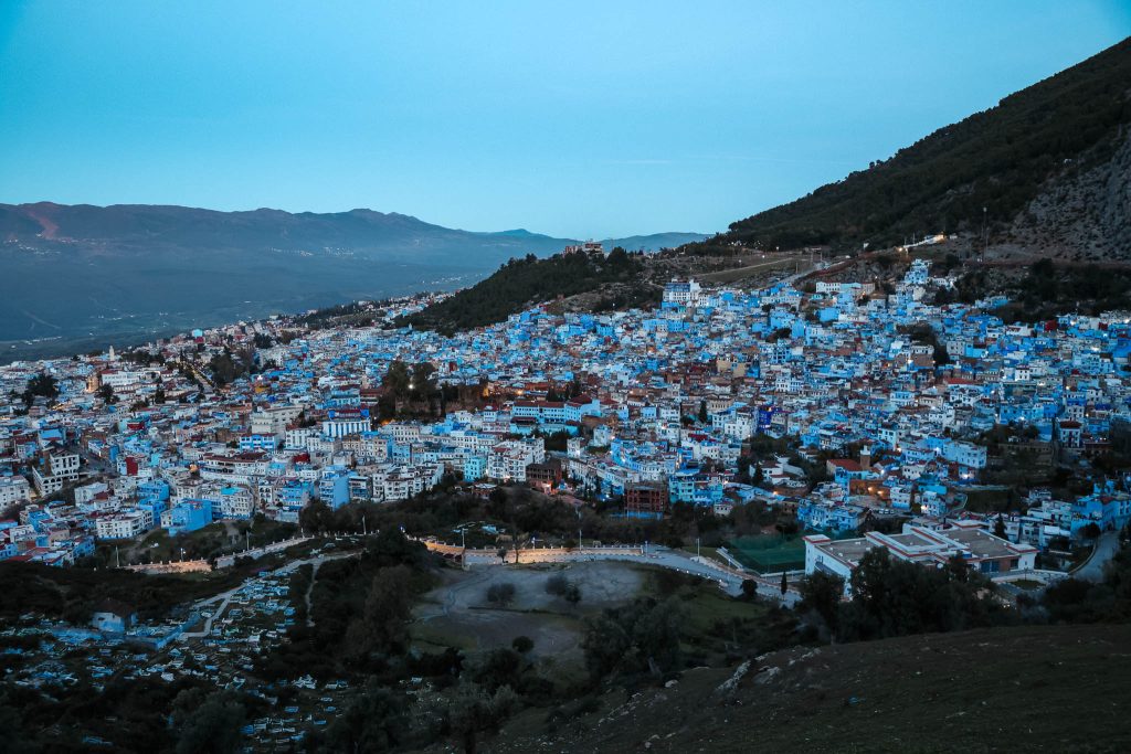 Uitzicht bij de Spaanse Moskee op de zonsopgang in Chefchaouen