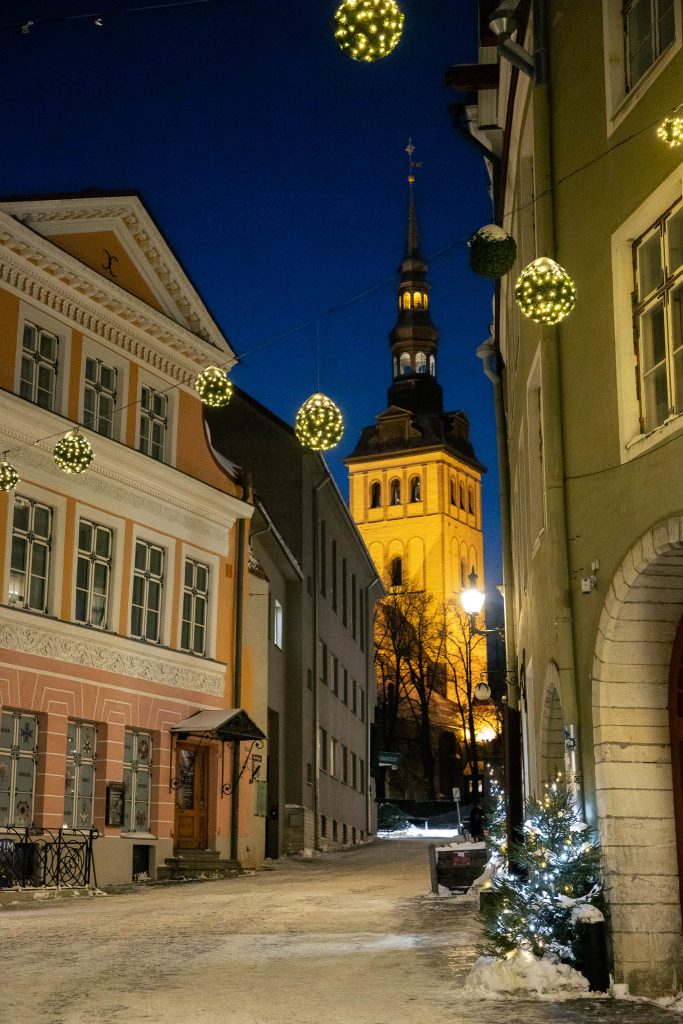 Stadhuisplein in Tallinn tijdens fietstour