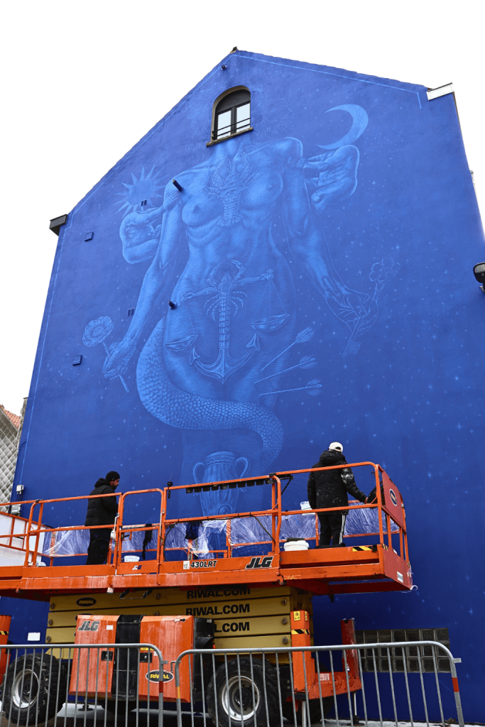 Tijdens The Crystal Ship, een street art festival dat elk jaar tijdens de Paasvakantie wordt gehouden, kun je kunstenaars live aan het werk zien.