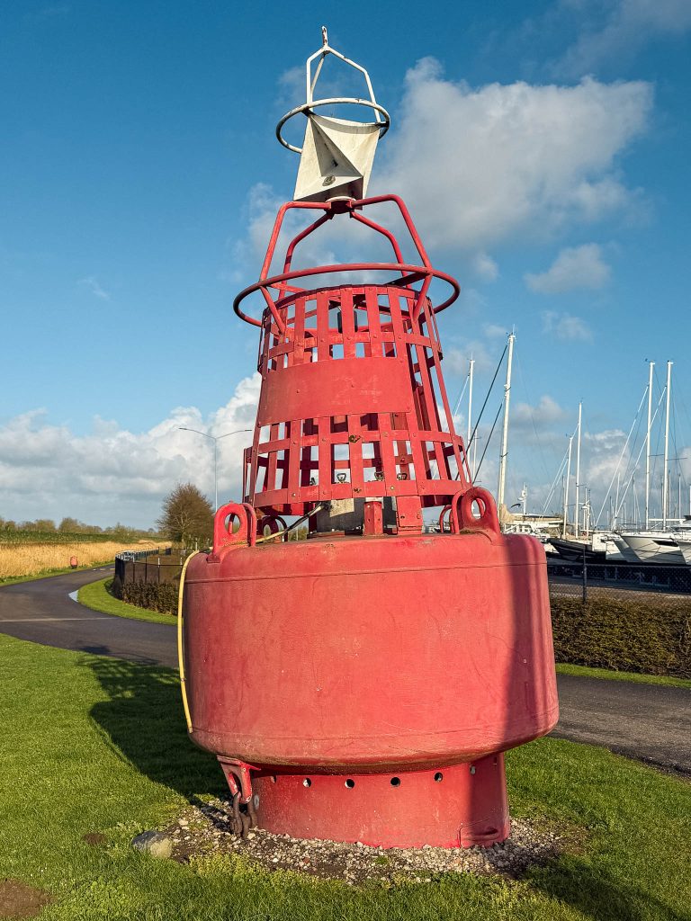 Boei bij de jachthaven Bruinisse