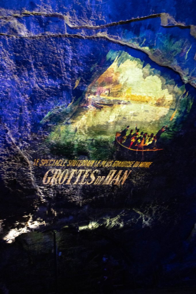 Origen show in De grotten van Han nabij Namen Belgie