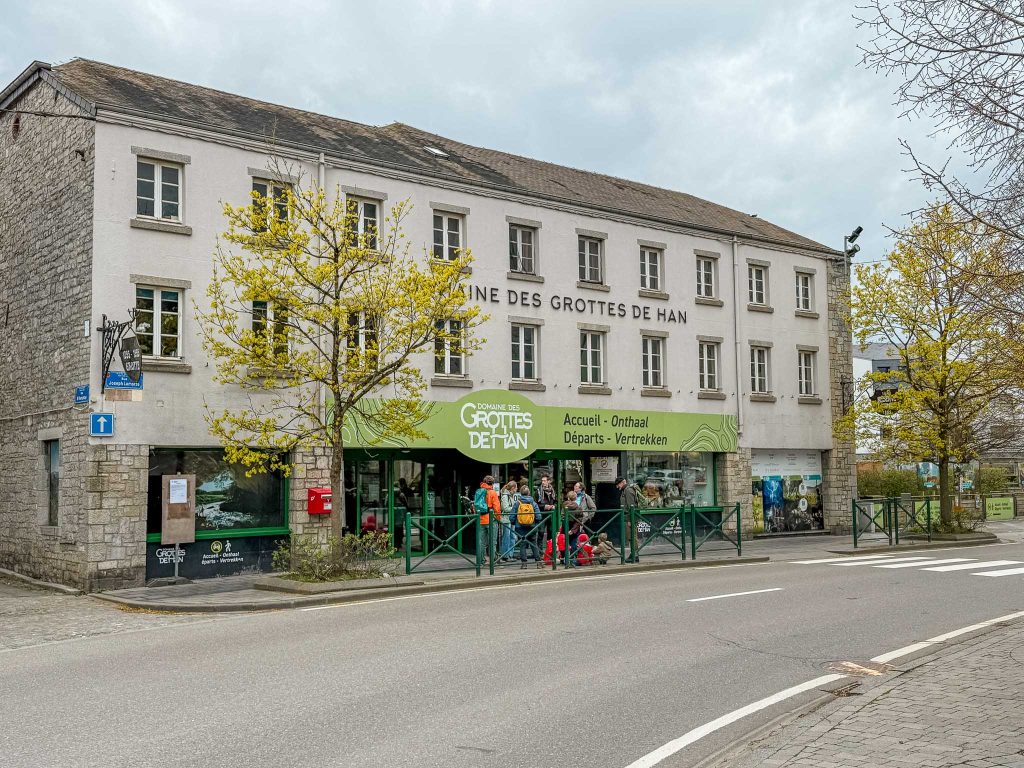 Entreegebouw de grotten van Han