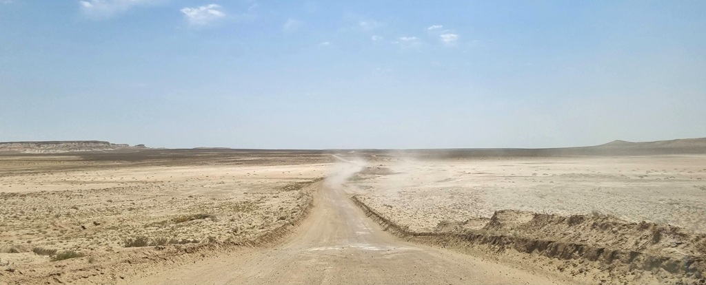 De wegen in Turkmenistan zijn soms nauwelijks begaanbaar