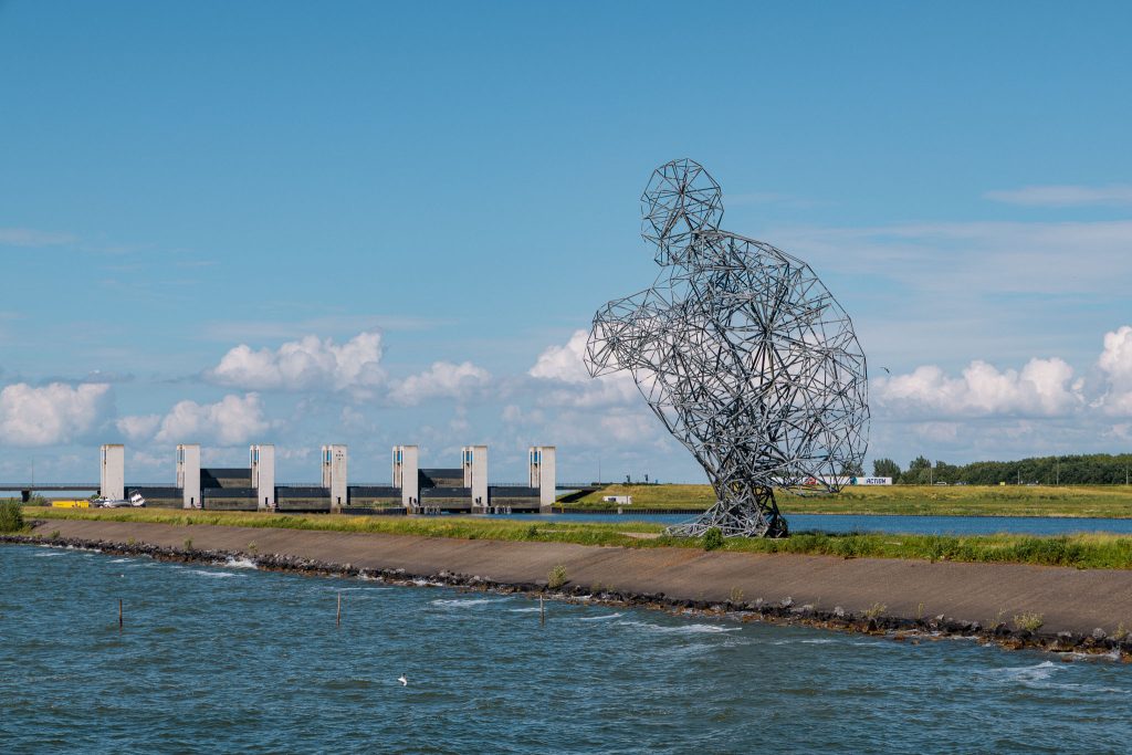 Poepende man van Almere