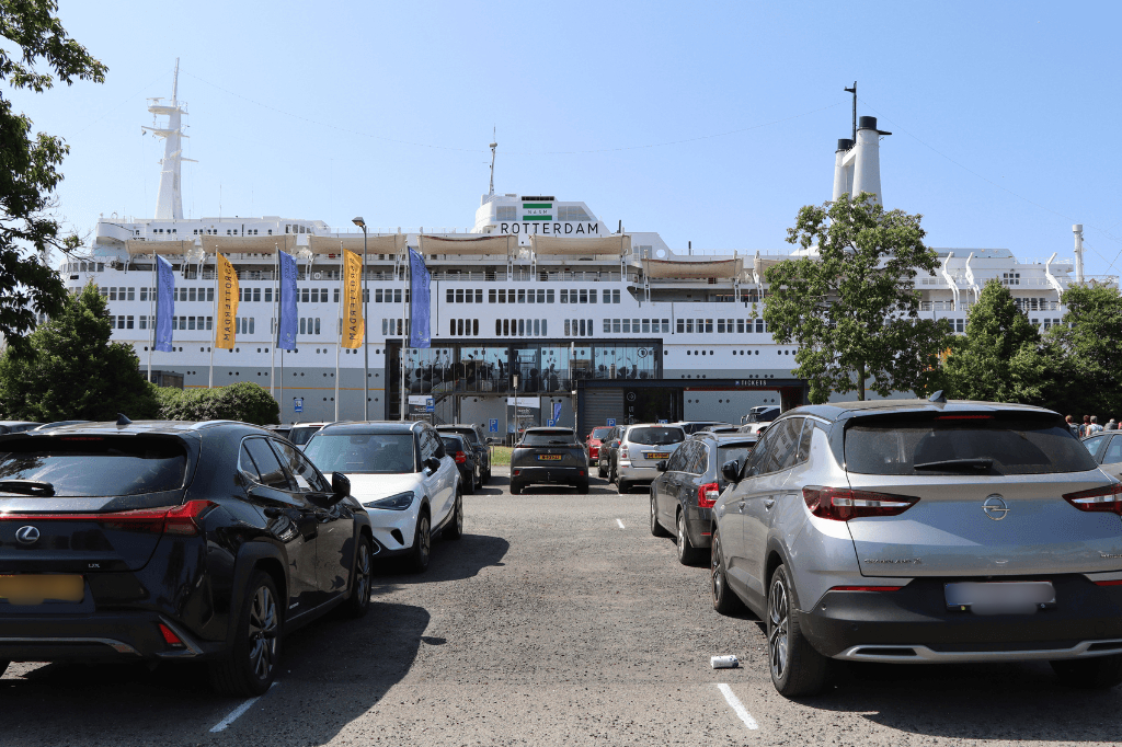 Goedkoop parkeren bij de cruise terminal in Rotterdam kan bij SS Rotterdam