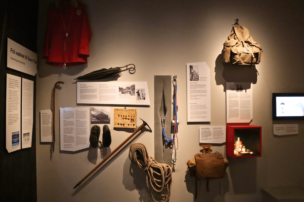 De tentoonstelling van het bezoekerscentrum gaat onder andere over bergbeklimmen