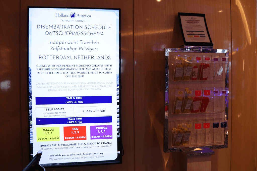 Ontschepingsschema met gekleurde kofferlabels