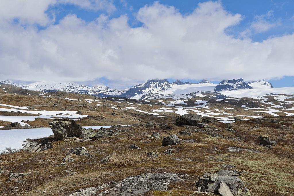 Zelfs in de zomer ligt er sneeuw in Jotunheimen Nationaal Park