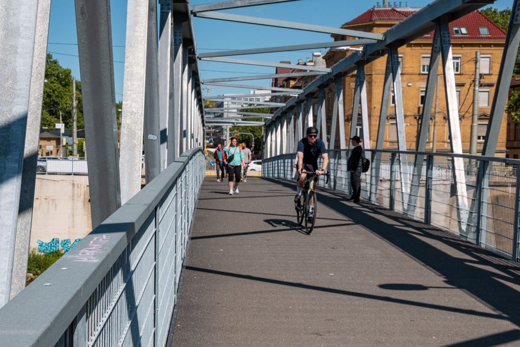 Een van de vele bruggen die de Neckar overspant