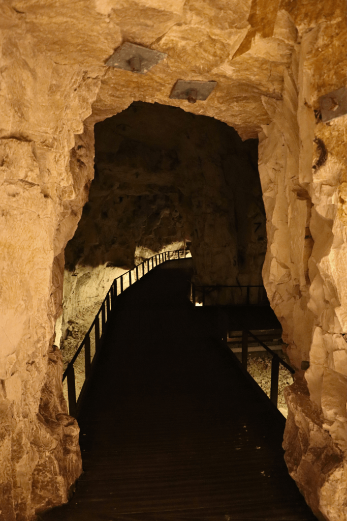Tunnels uit de Eerste Wereldoorlog bezoeken in Arras, in het noorden van Frankrijk
