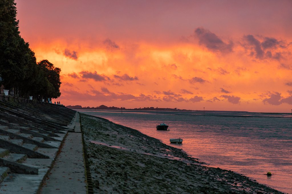 Zonsondergang boven de baai van Somme