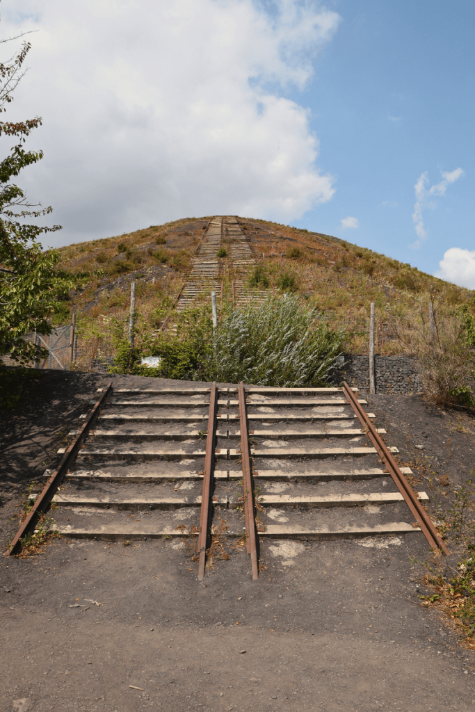 De slakkenbergen van Loos-en-Gohelle in het noorden van Frankrijk