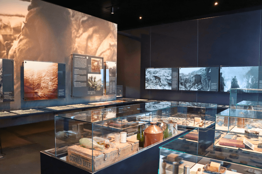 Museum Lens 14 - 18